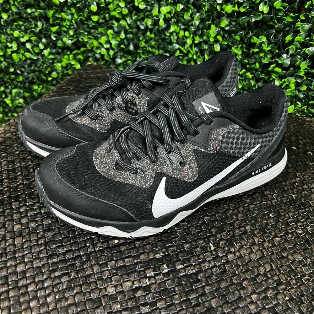 NIKE | Juniper Trail Sneakers - Picture 4 of 14